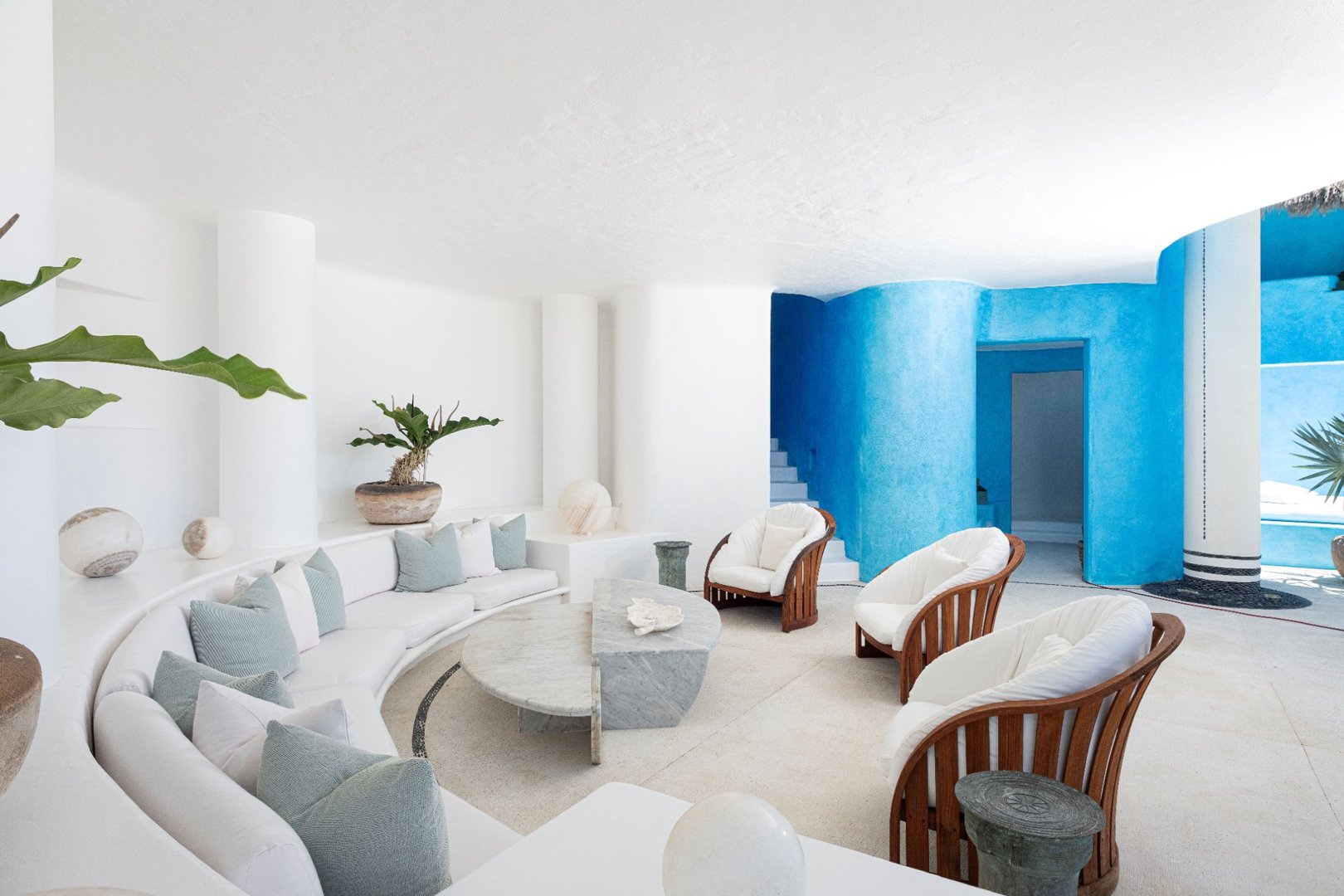 modern-coastal-outdoor-lounge.jpg